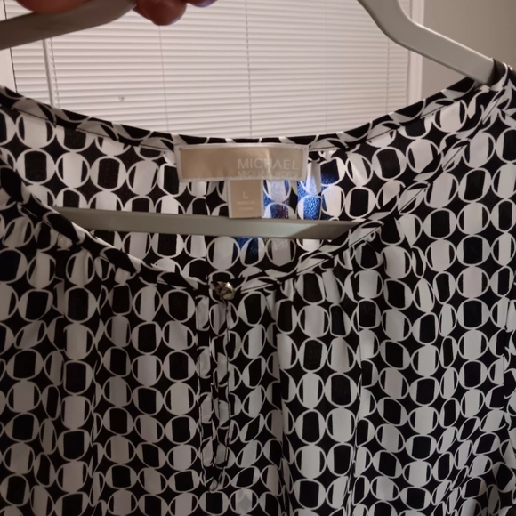 Michael Kors Black & White Geometric Women's Blouse - Picture 8 of 11